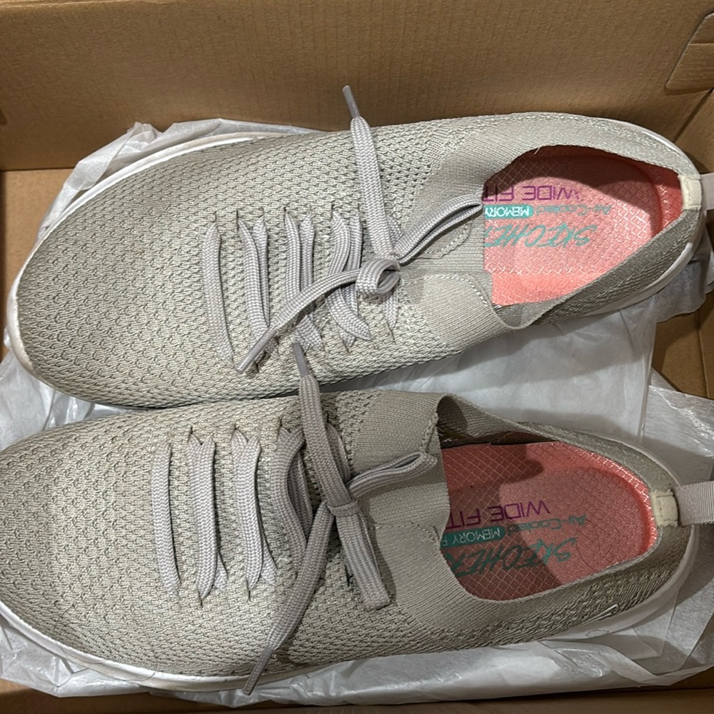 Sketchers Tan Shoes Women’s Size 9.5